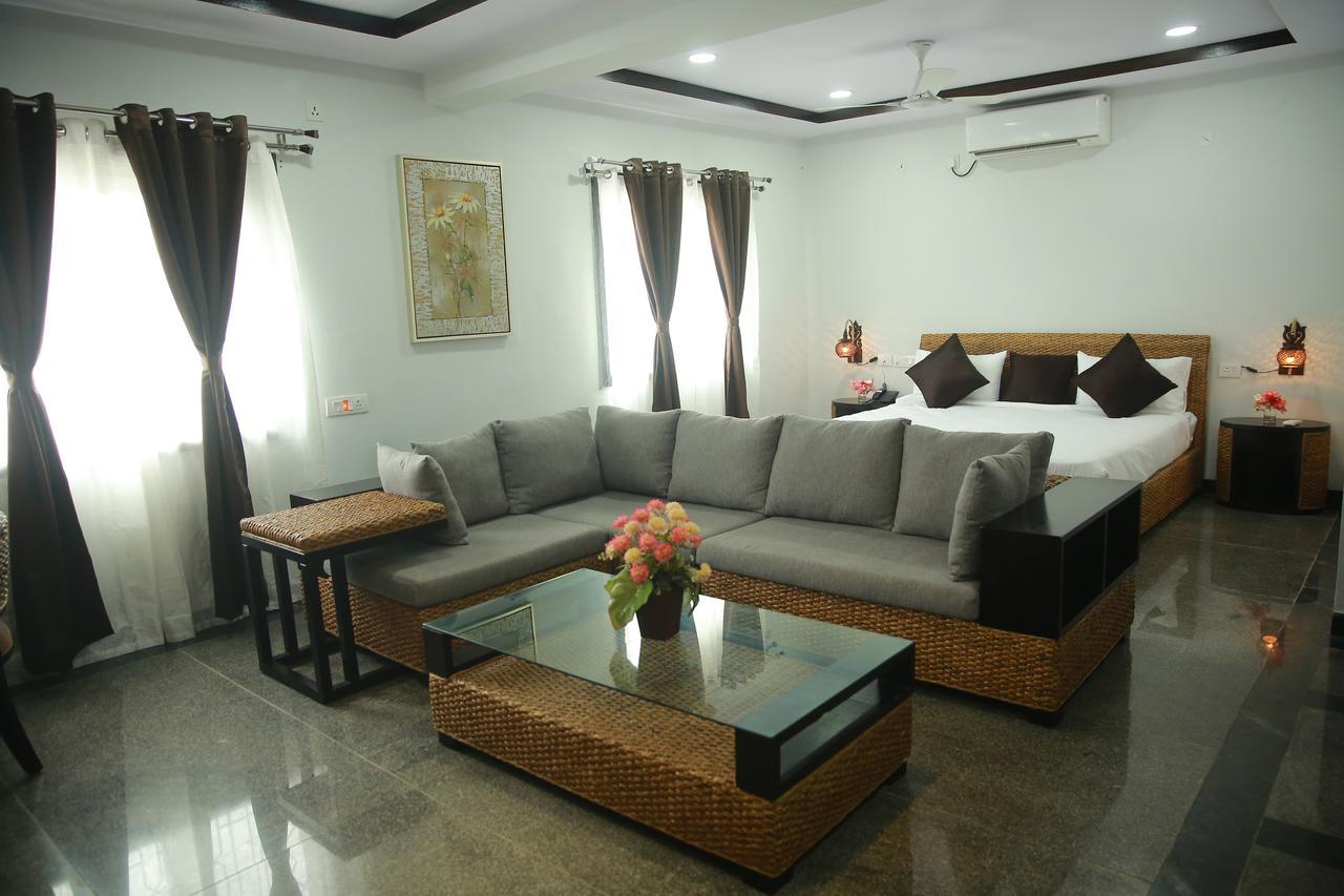 Lokis Forest Inn Haïdarabad Extérieur photo