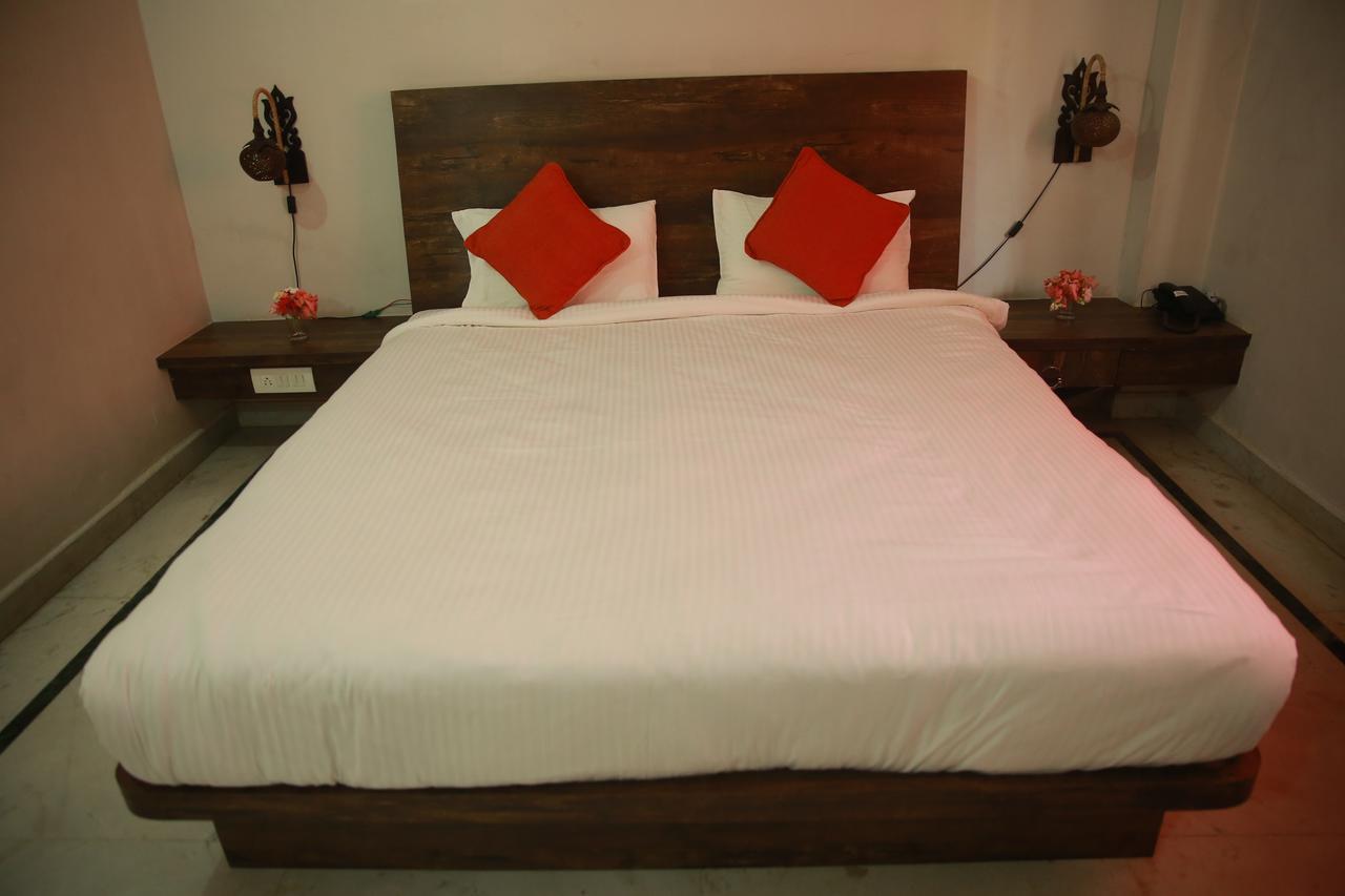 Lokis Forest Inn Haïdarabad Extérieur photo