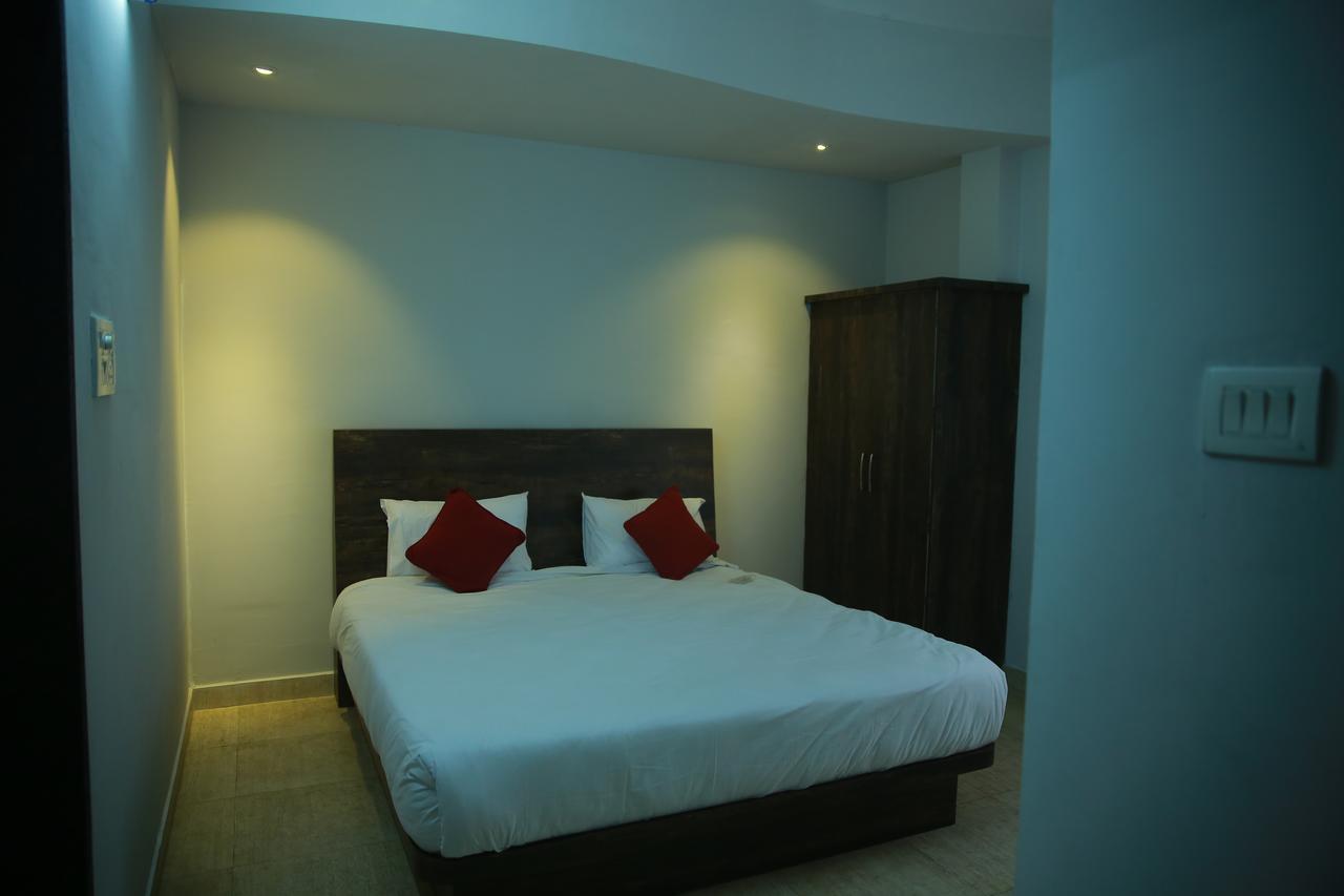 Lokis Forest Inn Haïdarabad Extérieur photo