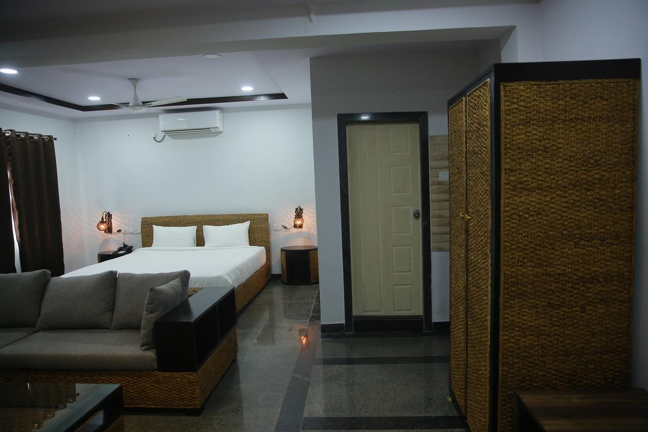 Lokis Forest Inn Haïdarabad Extérieur photo